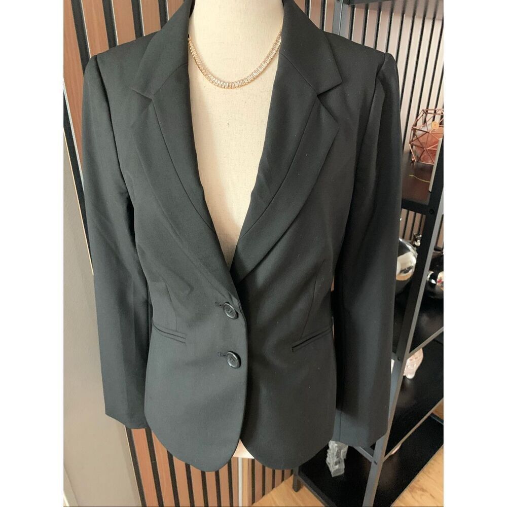 The limited black work blazer size 4 classy form fitting